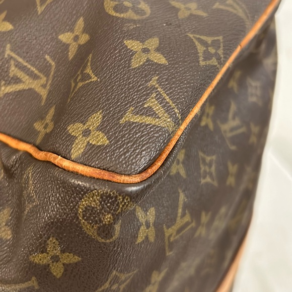 Louis Vuitton Monogram Keepall 50 - Picture 13 of 17